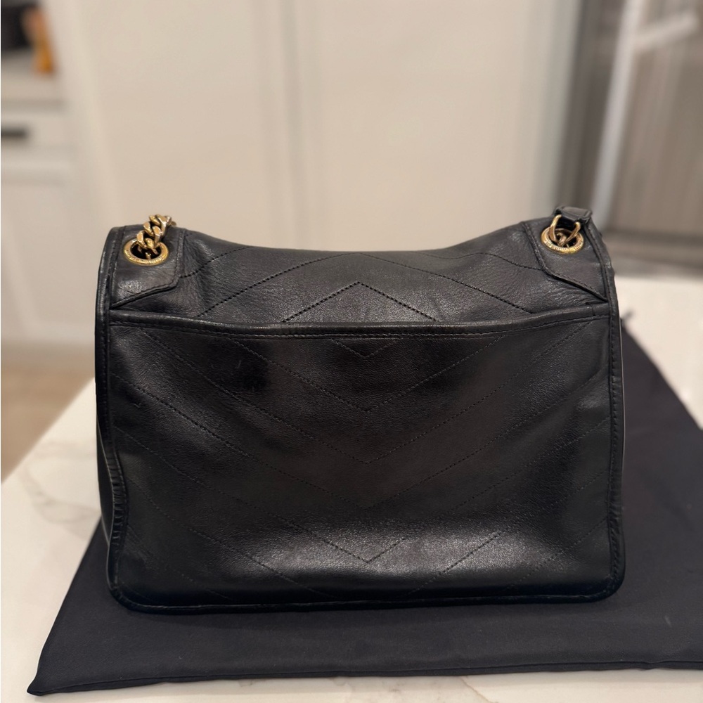 Saint Laurent Medium Nikki Black Leather Shoulder Bag with Yellow Gold Chain - Picture 4 of 16